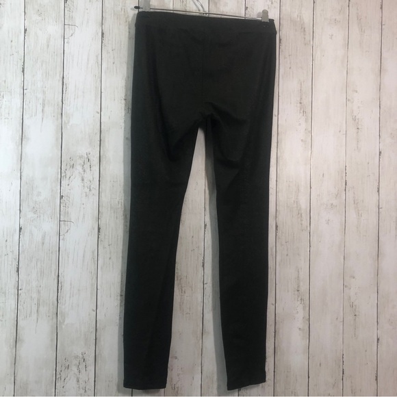 Hue Soft Snake/Gator Print Leggings Small - Picture 2 of 5